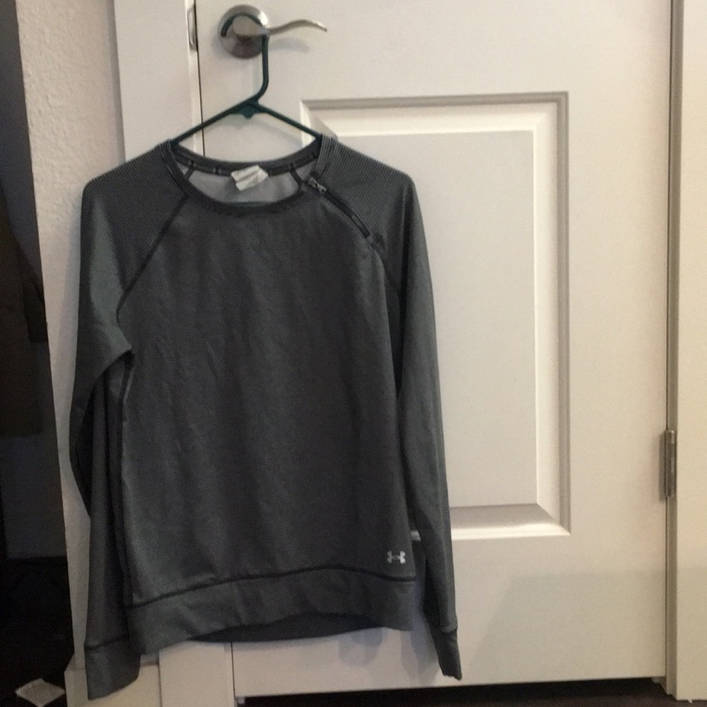 Under armor sweatshirt barely worn